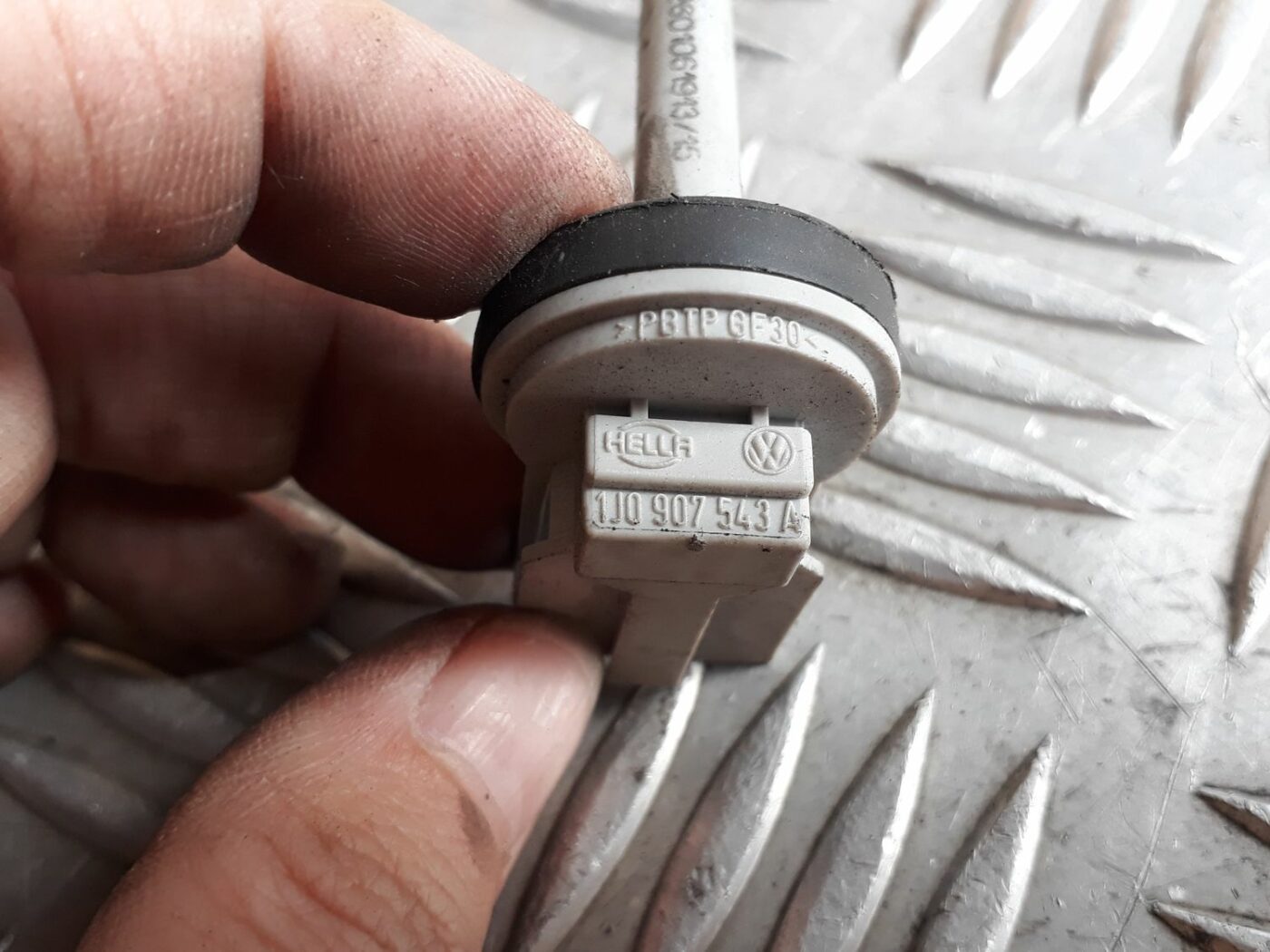 Temperatūras devejs priekš AUDI A6 AVANT 2006 3 Temperatūras devejs priekš AUDI A6 AVANT 2006