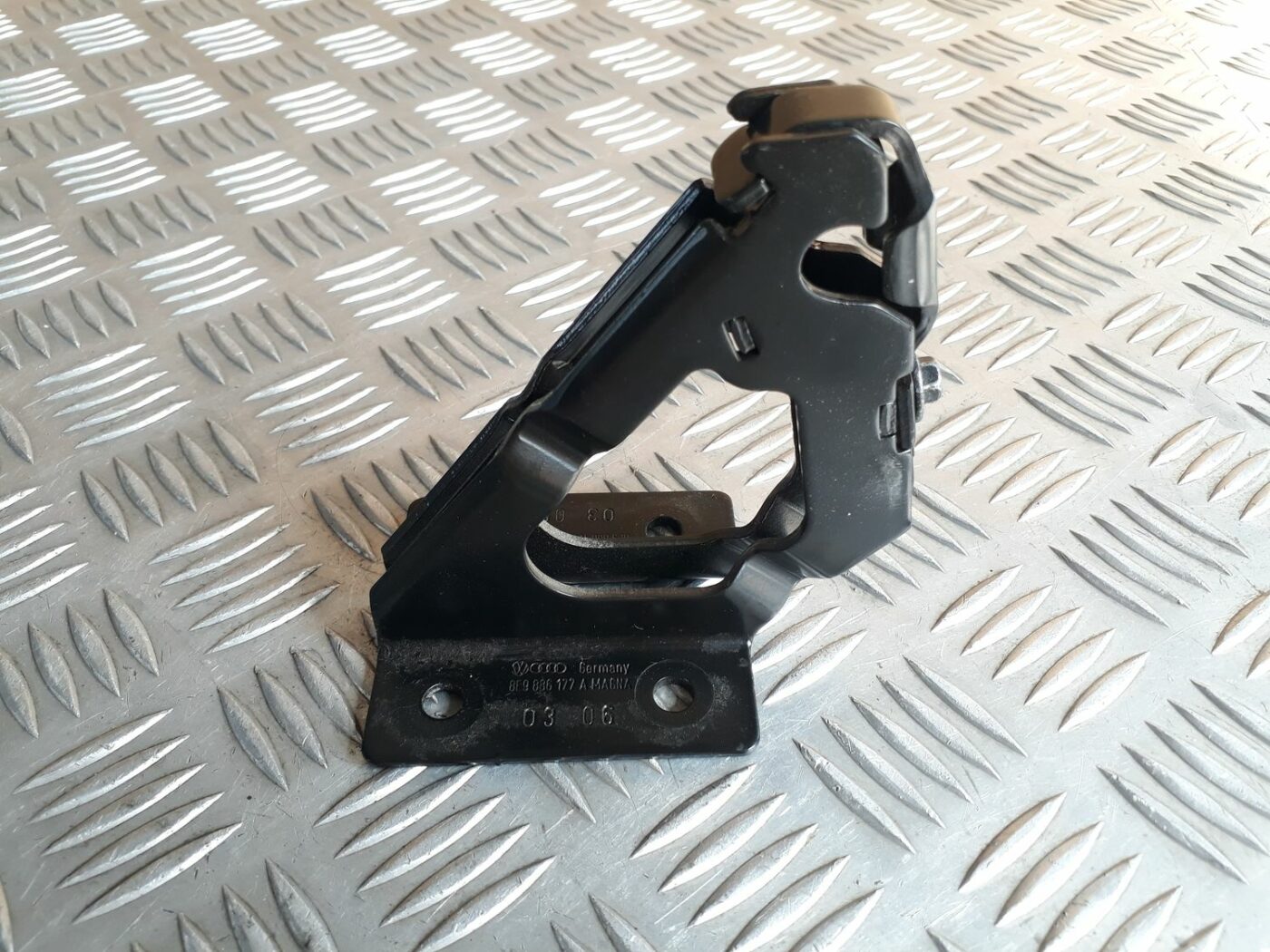 Aizmugurēja sēdekļa kronšteins priekš AUDI A6 AVANT 2006 2 Aizmugurēja sēdekļa kronšteins priekš AUDI A6 AVANT 2006