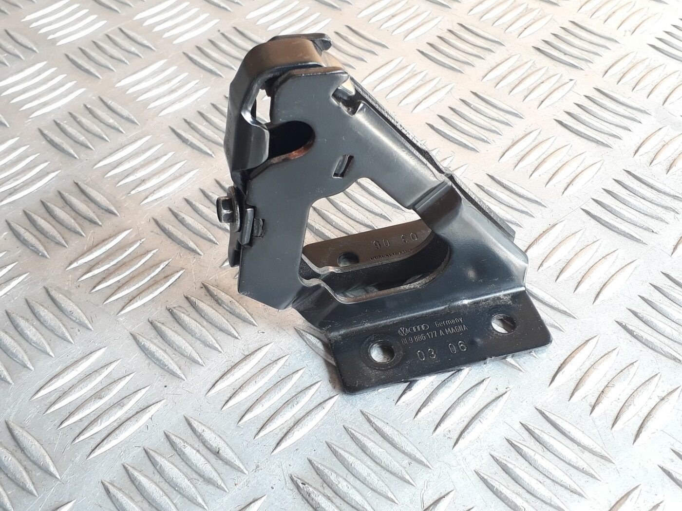 Aizmugurēja sēdekļa kronšteins priekš AUDI A6 AVANT 2006 3 Aizmugurēja sēdekļa kronšteins priekš AUDI A6 AVANT 2006