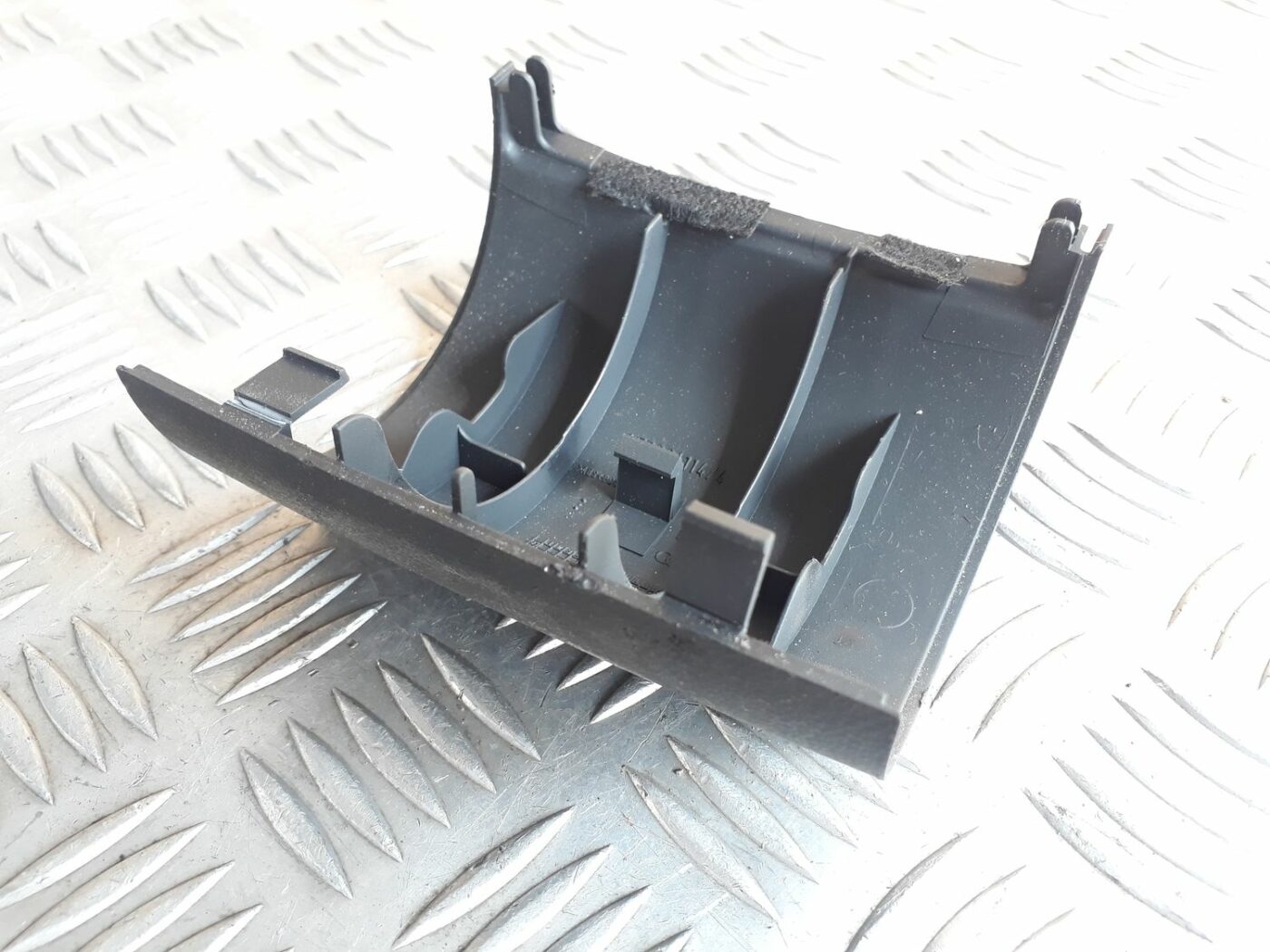 Roku balstu kronšteina apdare priekš AUDI A6 AVANT 2006