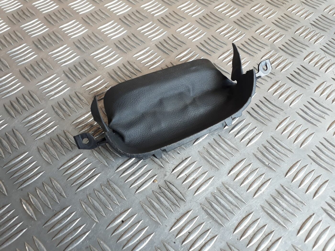 Stūres statnes putekļu aizsargs (salonā) priekš AUDI A6 AVANT 2006