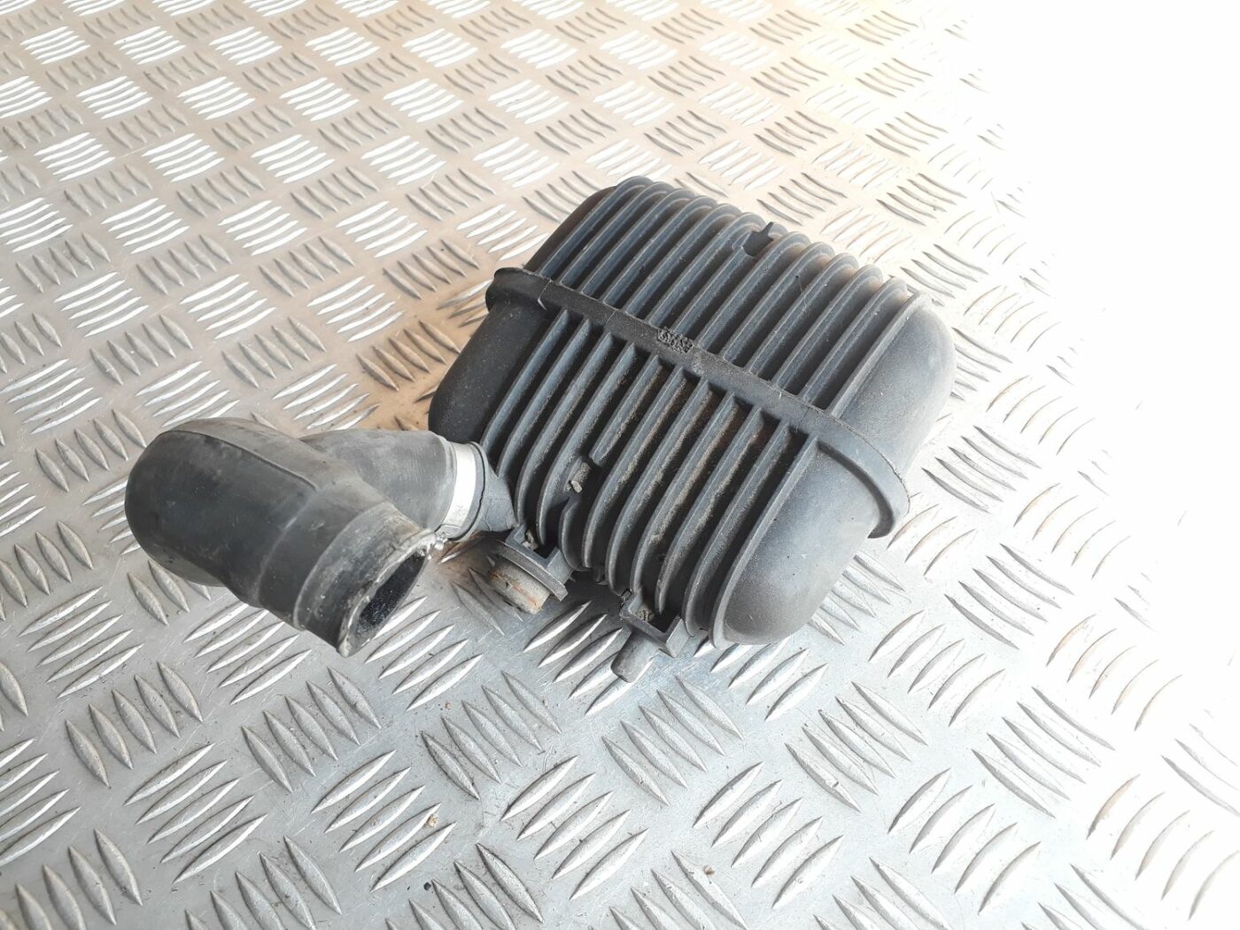 Vakuuma gaisa tilpne priekš AUDI A6 AVANT 2006