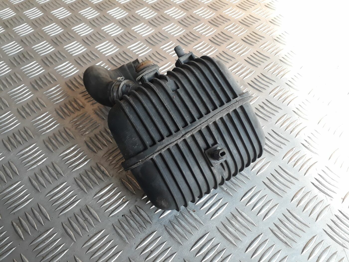 Vakuuma gaisa tilpne priekš AUDI A6 AVANT 2006