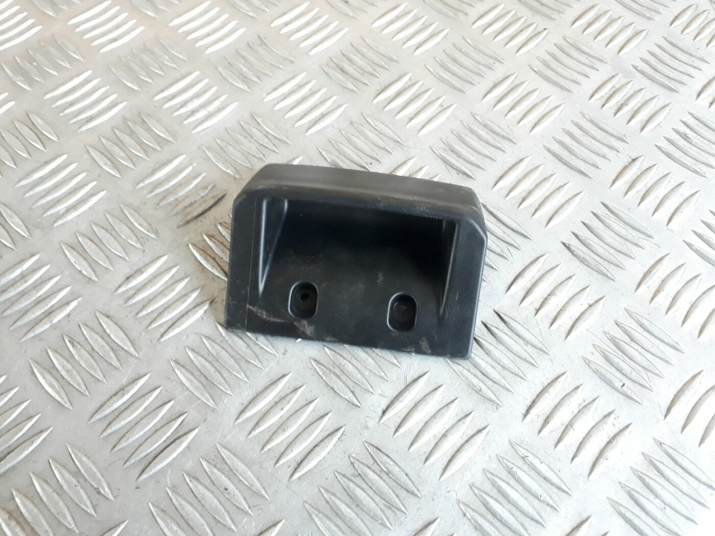 Mērinstrumentu paneļa apdare (zem stūres) priekš AUDI A6 AVANT 2006 1 Mērinstrumentu paneļa apdare (zem stūres) priekš AUDI A6 AVANT 2006