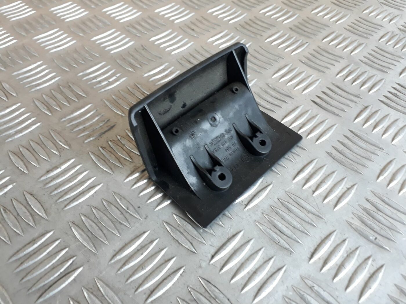 Mērinstrumentu paneļa apdare (zem stūres) priekš AUDI A6 AVANT 2006 2 Mērinstrumentu paneļa apdare (zem stūres) priekš AUDI A6 AVANT 2006