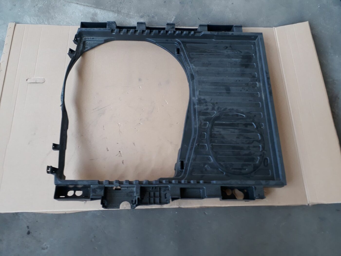 Bagāžnieka nodalījuma paliktnis priekš AUDI A6 AVANT 2006 2 Bagāžnieka nodalījuma paliktnis priekš AUDI A6 AVANT 2006