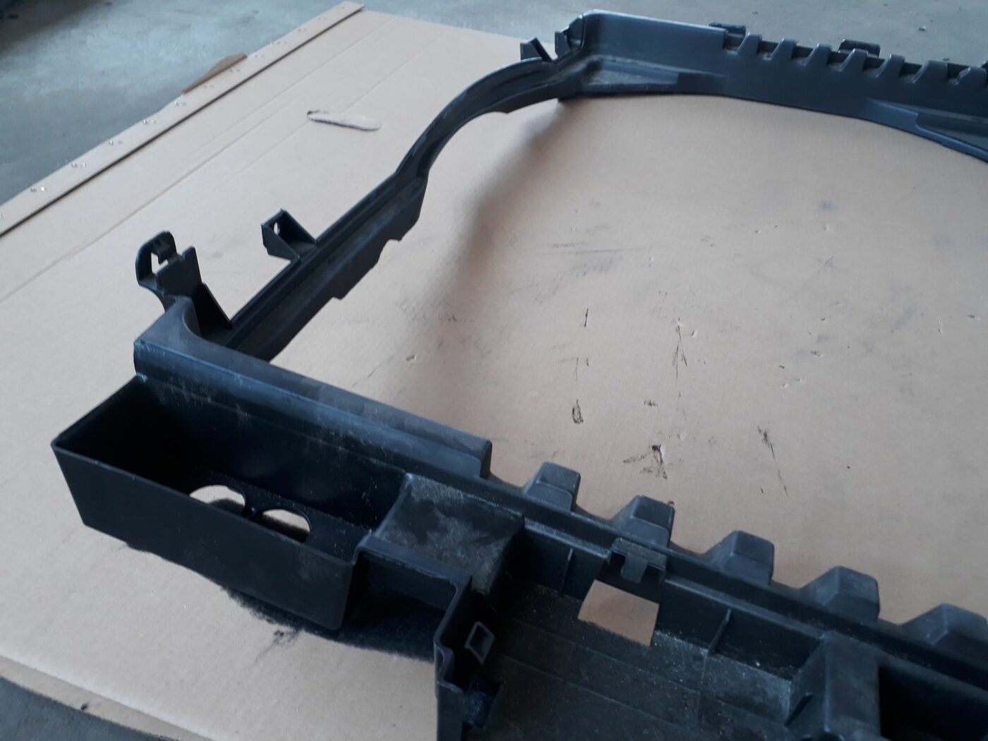 Bagāžnieka nodalījuma paliktnis priekš AUDI A6 AVANT 2006 7 Bagāžnieka nodalījuma paliktnis priekš AUDI A6 AVANT 2006