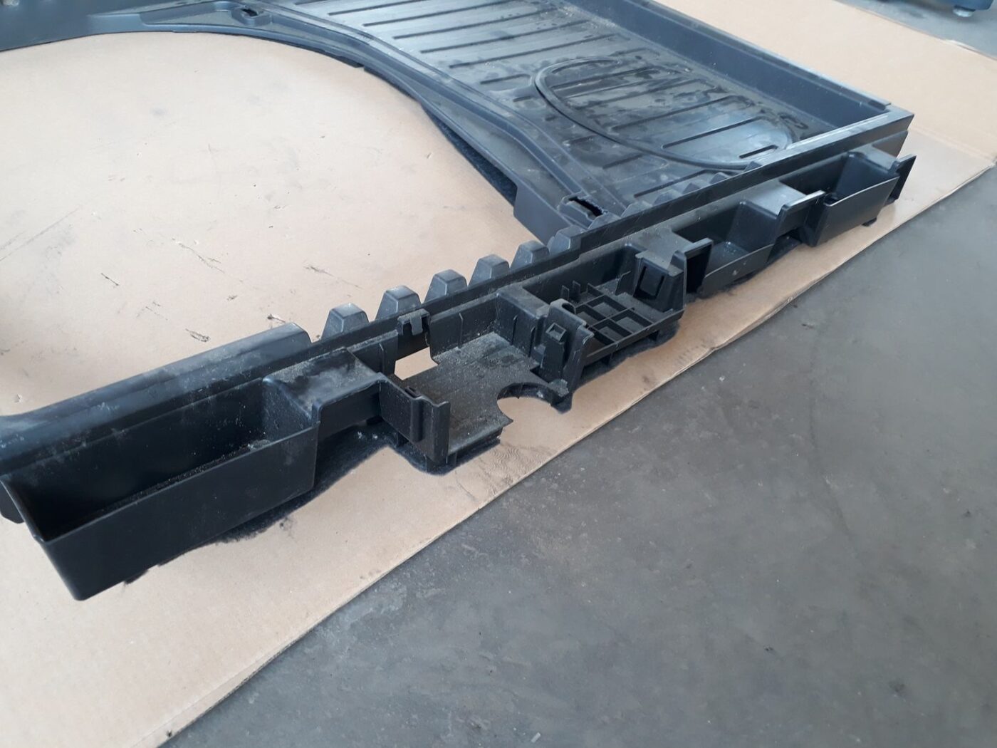 Bagāžnieka nodalījuma paliktnis priekš AUDI A6 AVANT 2006 6 Bagāžnieka nodalījuma paliktnis priekš AUDI A6 AVANT 2006