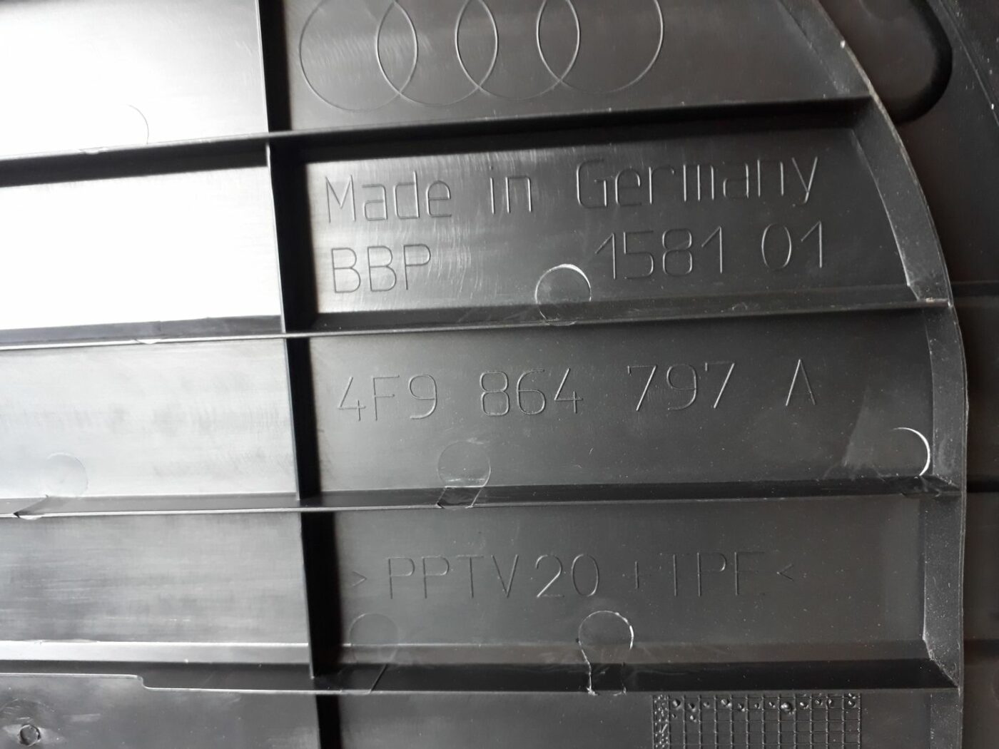 Bagāžnieka nodalījuma paliktnis priekš AUDI A6 AVANT 2006 3 Bagāžnieka nodalījuma paliktnis priekš AUDI A6 AVANT 2006