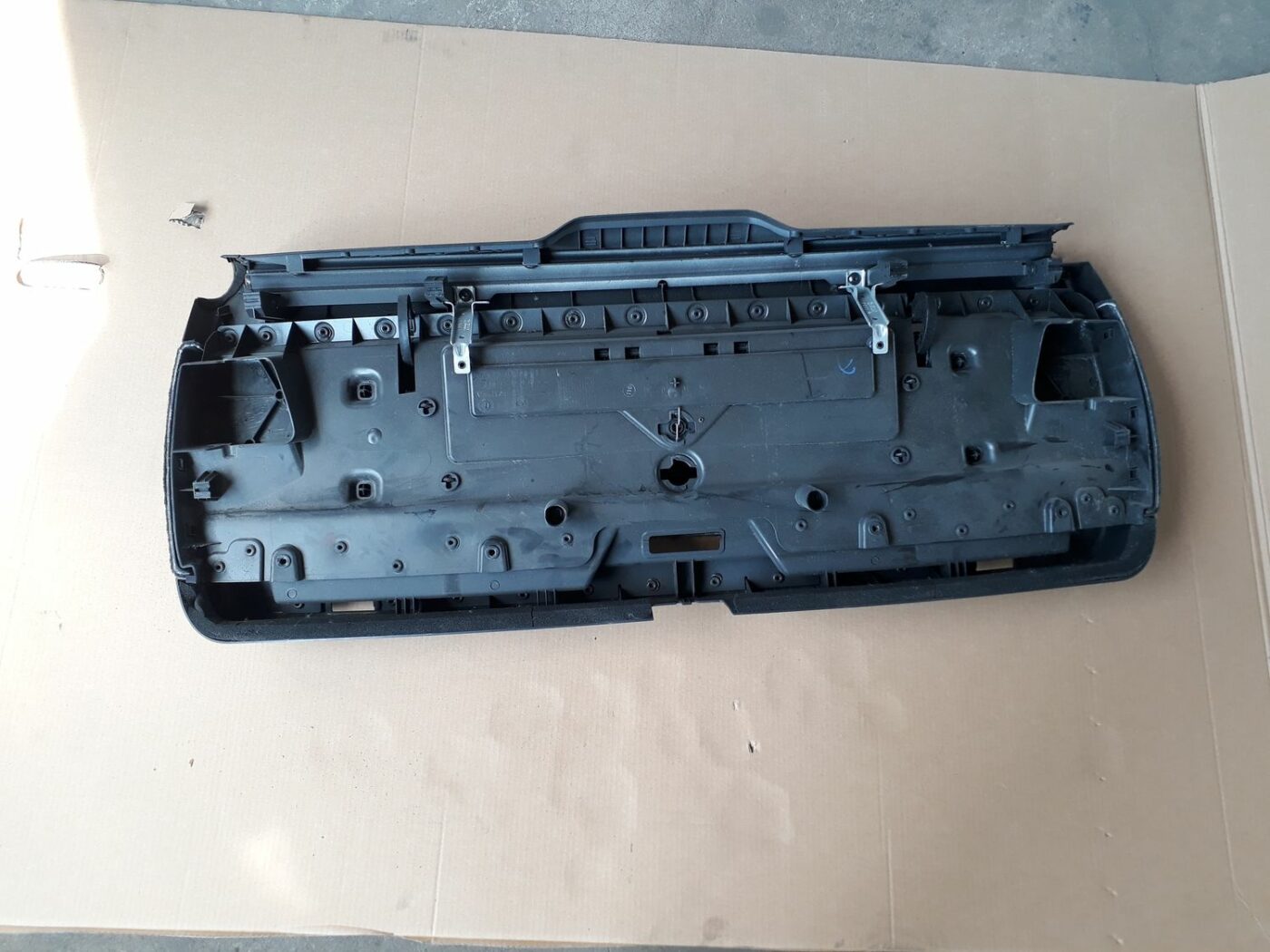 Bagāžnieka vāka liela apdare priekš AUDI A6 AVANT 2006 4 Bagāžnieka vāka liela apdare priekš AUDI A6 AVANT 2006