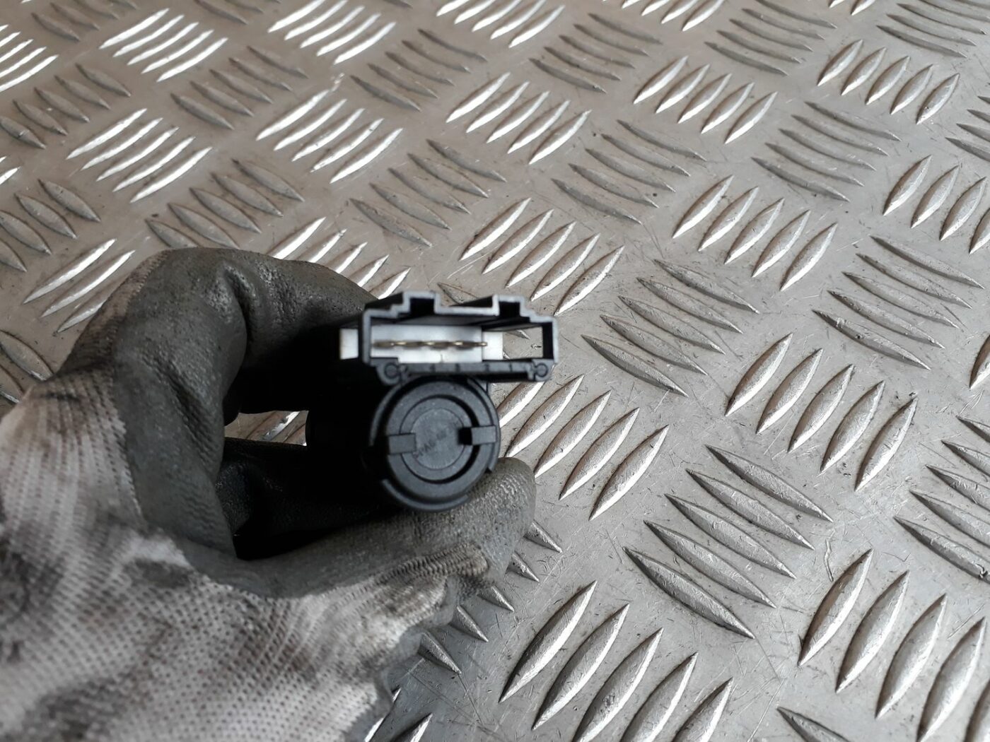 Stop signāla devējs priekš AUDI A6 AVANT 2006 2 Stop signāla devējs priekš AUDI A6 AVANT 2006