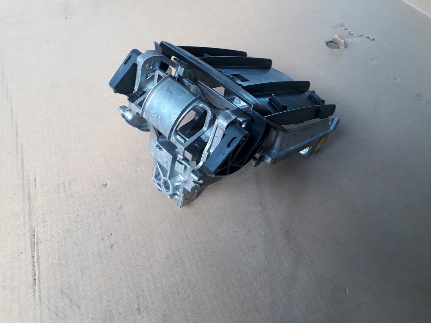 Roku balsta kronšteins priekš AUDI A6 AVANT 2006