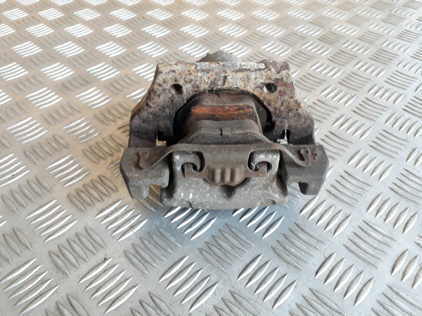 Aizmugurējais kreisais suports priekš BMW 530D E61 2006 TOURING BLUE