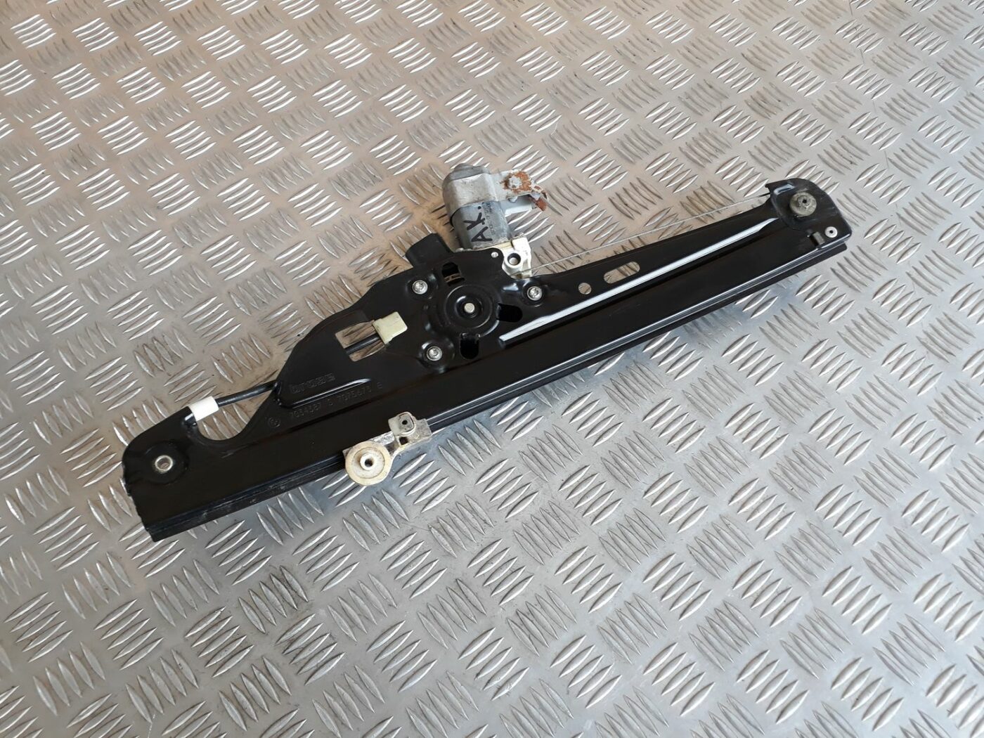 Stikla pacelšanas mehānisms aizmugurējais kreisais priekš BMW 530D E61 2006 TOURING BLUE 1 Stikla pacelšanas mehānisms aizmugurējais kreisais priekš BMW 530D E61 2006 TOURING BLUE