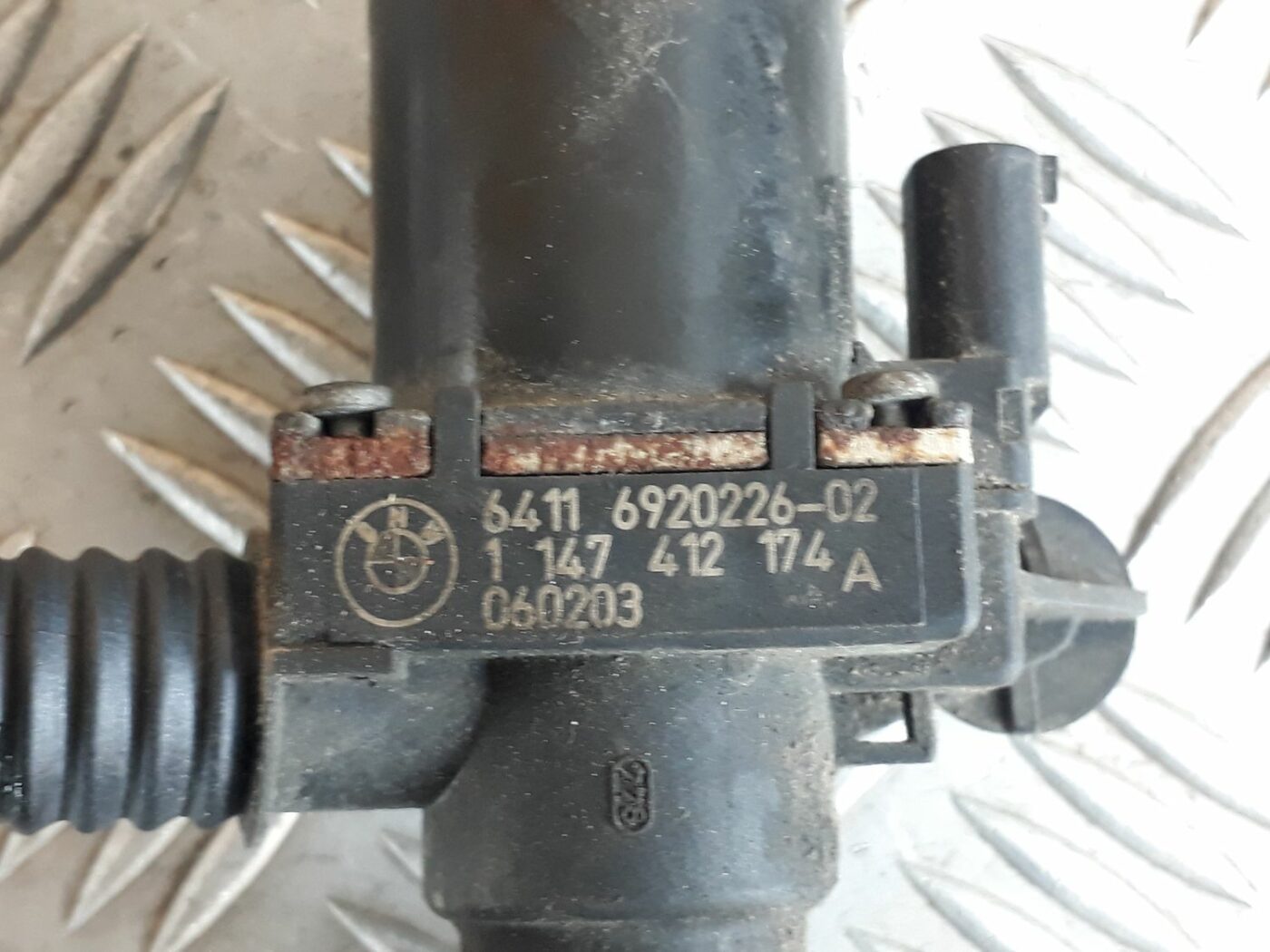 Apsildes radiatora vārsts priekš BMW 530D E61 2006 TOURING BLUE 3 Apsildes radiatora vārsts priekš BMW 530D E61 2006 TOURING BLUE