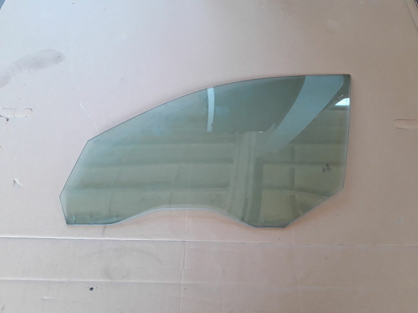 Priekšējo kreiso durvju stikls priekš BMW 530D E61 2006 TOURING BLUE