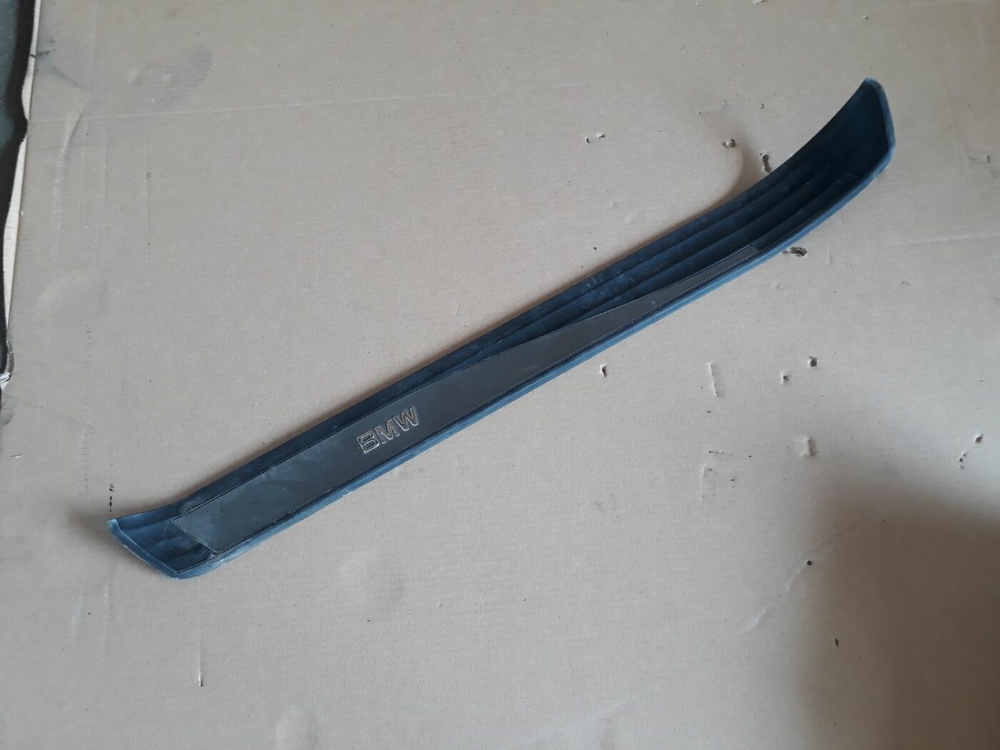 Sliekšņa priekšēja kreisa uzlika (salonā) priekš BMW 530D E61 2006 TOURING BLUE 1 Sliekšņa priekšēja kreisa uzlika (salonā) priekš BMW 530D E61 2006 TOURING BLUE