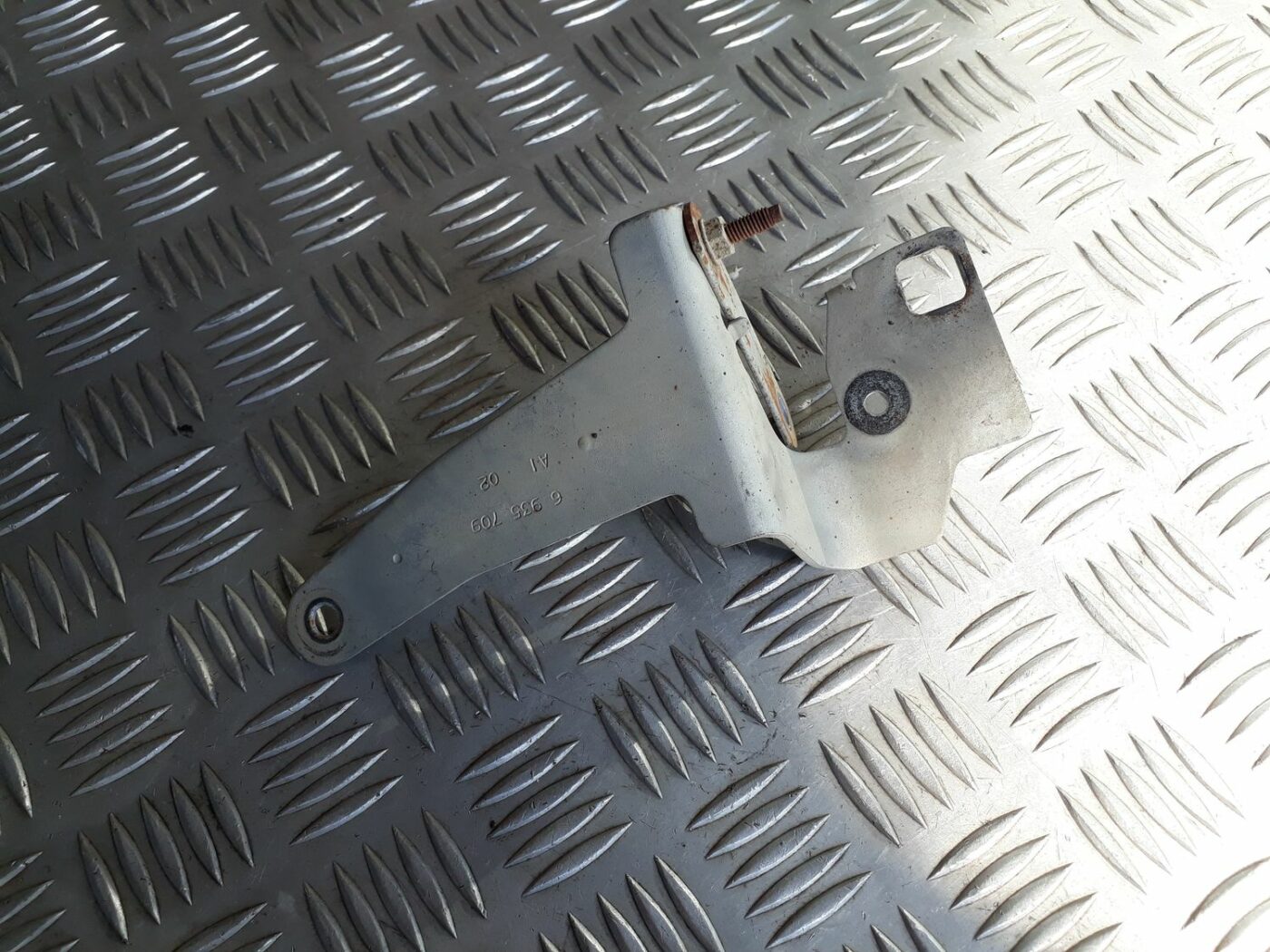 Skaņas signāla kronšteins priekš BMW 530D E61 2006 TOURING BLUE 1 Skaņas signāla kronšteins priekš BMW 530D E61 2006 TOURING BLUE