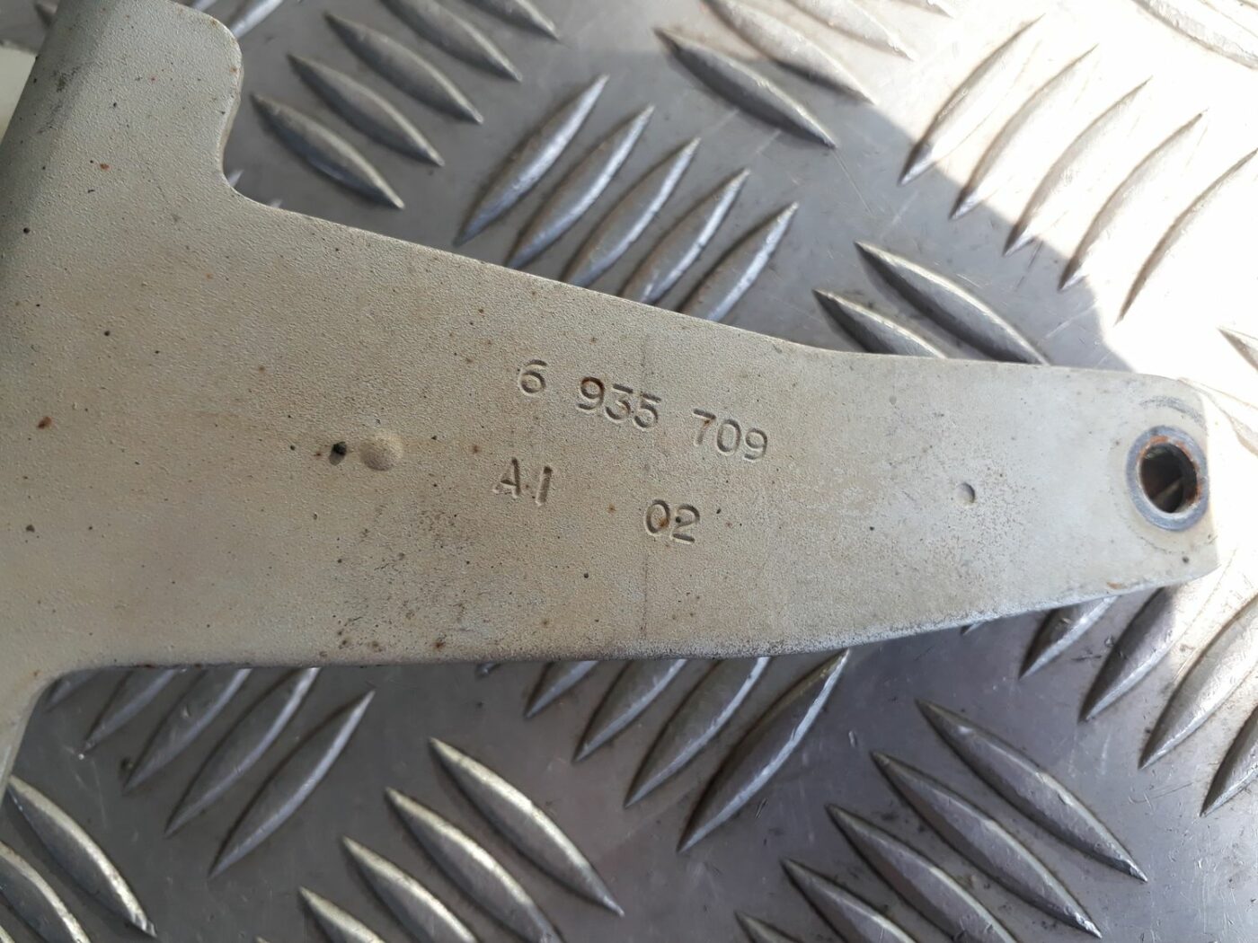 Skaņas signāla kronšteins priekš BMW 530D E61 2006 TOURING BLUE 3 Skaņas signāla kronšteins priekš BMW 530D E61 2006 TOURING BLUE