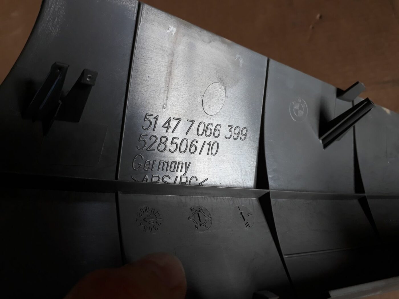 Bagažnieka nodalījuma statnes apdare priekš BMW 530D E61 2006 TOURING BLUE