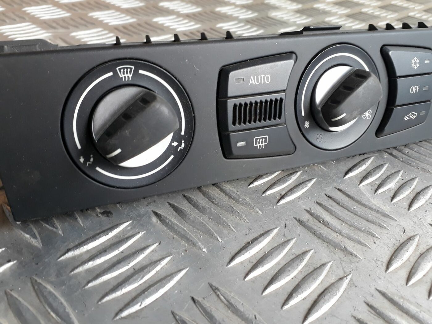 Klimata kontroles bloks priekš BMW 530D E61 2006 TOURING BLUE 2 Klimata kontroles bloks priekš BMW 530D E61 2006 TOURING BLUE