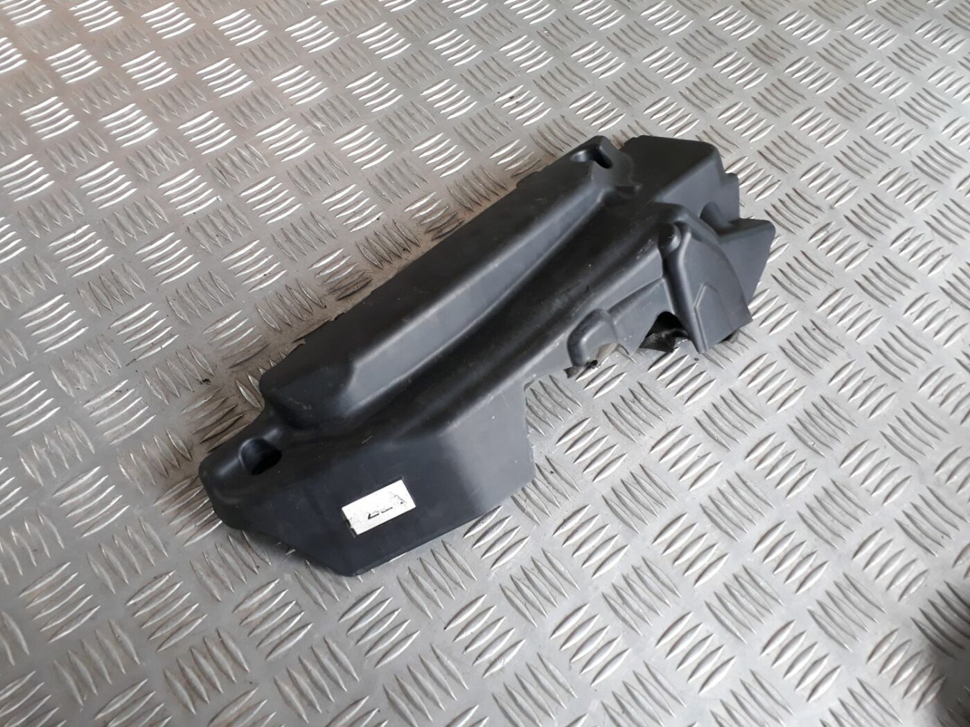 Dzinēja dekoratīva vāka daļa priekš BMW 530D E61 2006 TOURING BLUE