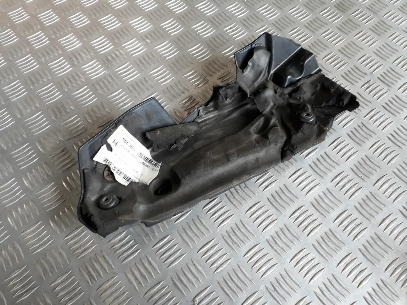 Dzinēja dekoratīva vāka daļa priekš BMW 530D E61 2006 TOURING BLUE