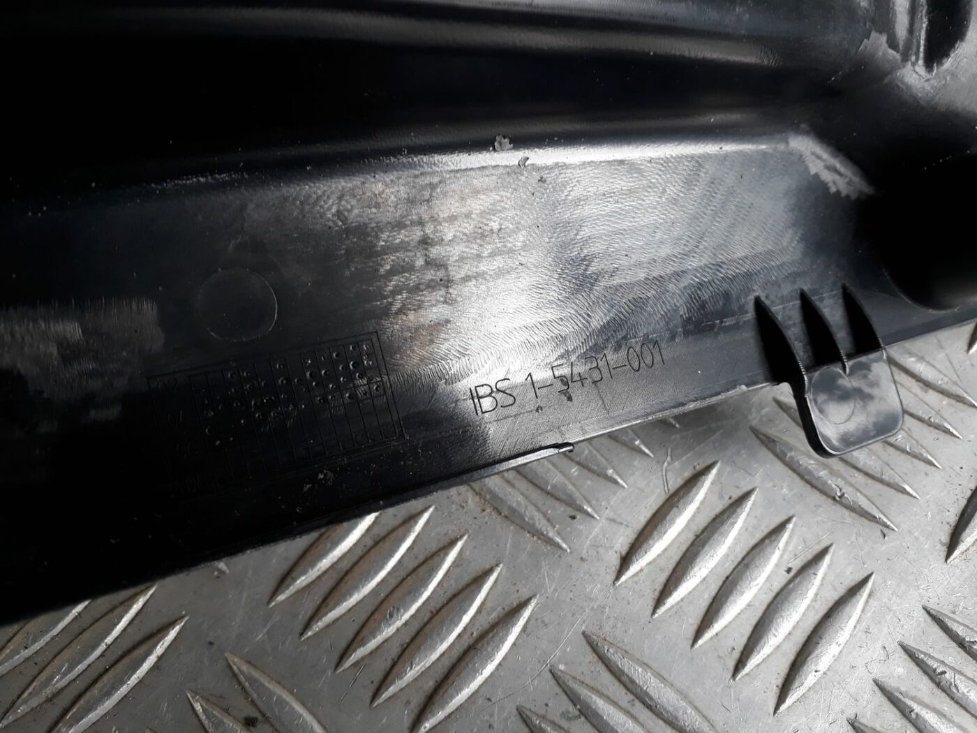 Dzinēja dekoratīva vāka daļa priekš BMW 530D E61 2006 TOURING BLUE