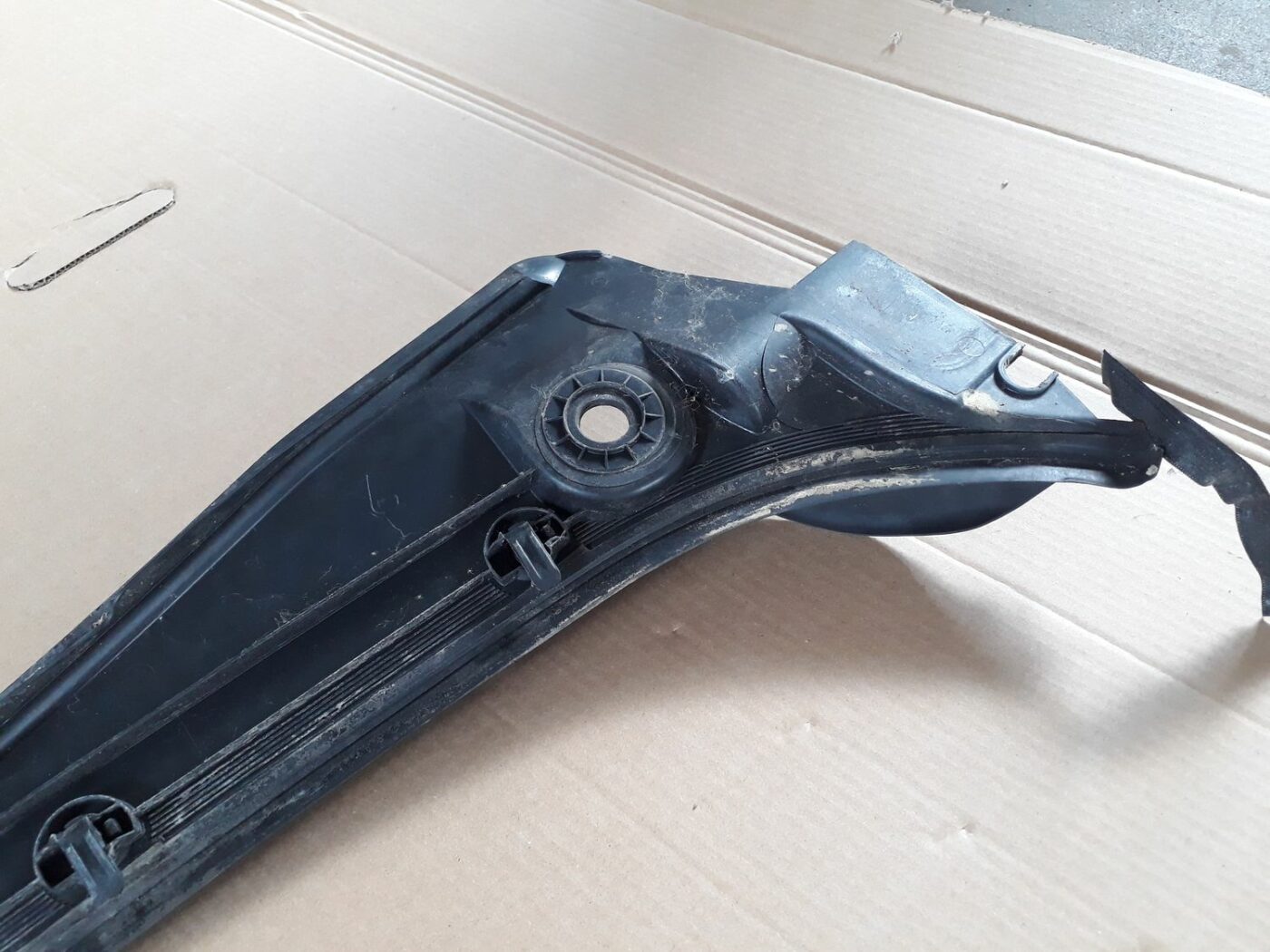 Vējstikla uzlika (deflektors) priekš BMW 530D E61 2006 TOURING BLUE 4 Vējstikla uzlika (deflektors) priekš BMW 530D E61 2006 TOURING BLUE