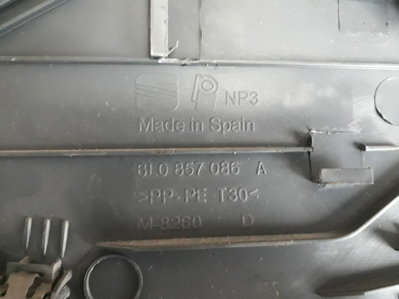 Mērinstrumentu paneļa sānu apdare priekš SEAT IBIZA 2005