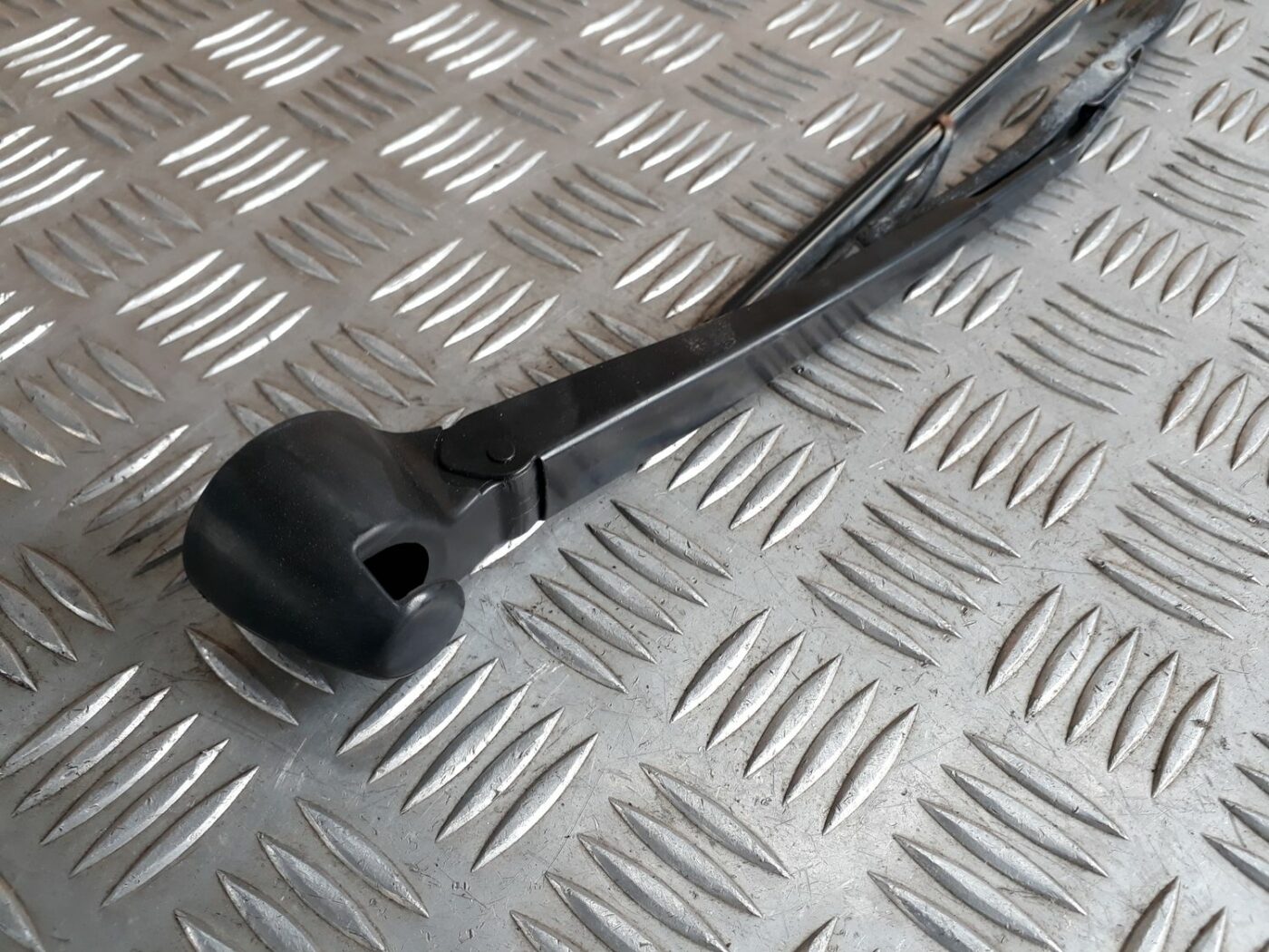 Aizmugurējā loga tīrītāja slotiņa priekš SEAT IBIZA 2005 2 Aizmugurējā loga tīrītāja slotiņa priekš SEAT IBIZA 2005