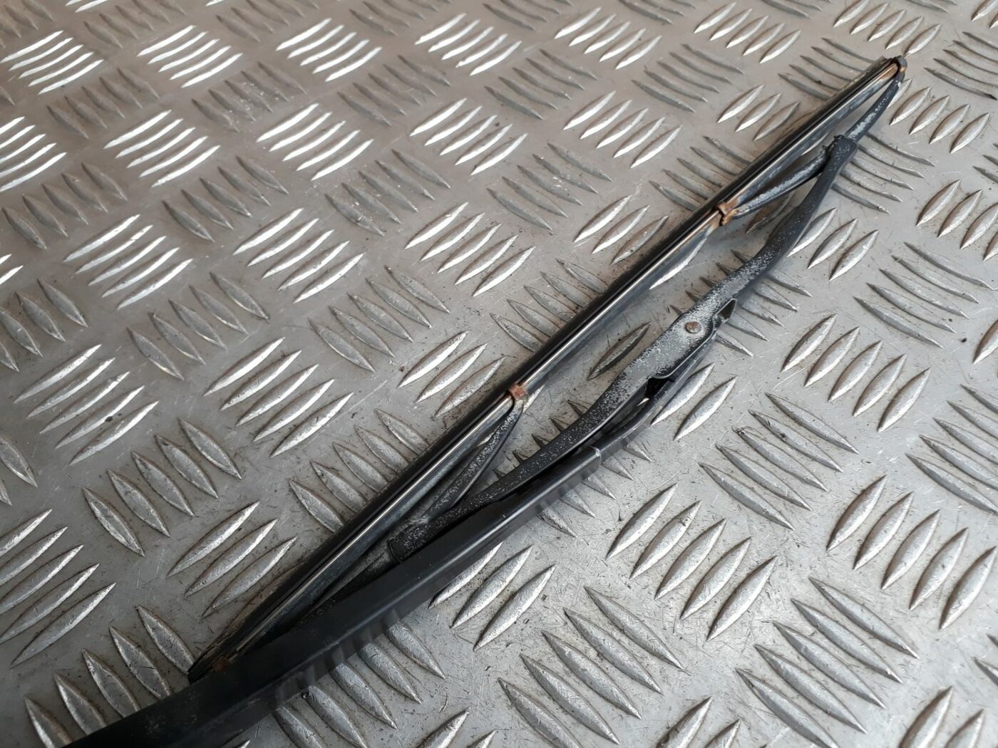 Aizmugurējā loga tīrītāja slotiņa priekš SEAT IBIZA 2005 5 Aizmugurējā loga tīrītāja slotiņa priekš SEAT IBIZA 2005