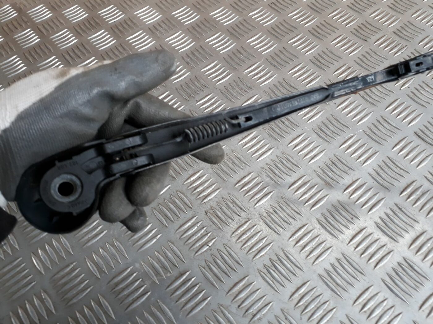 Aizmugurējā loga tīrītāja slotiņa priekš SEAT IBIZA 2005 4 Aizmugurējā loga tīrītāja slotiņa priekš SEAT IBIZA 2005