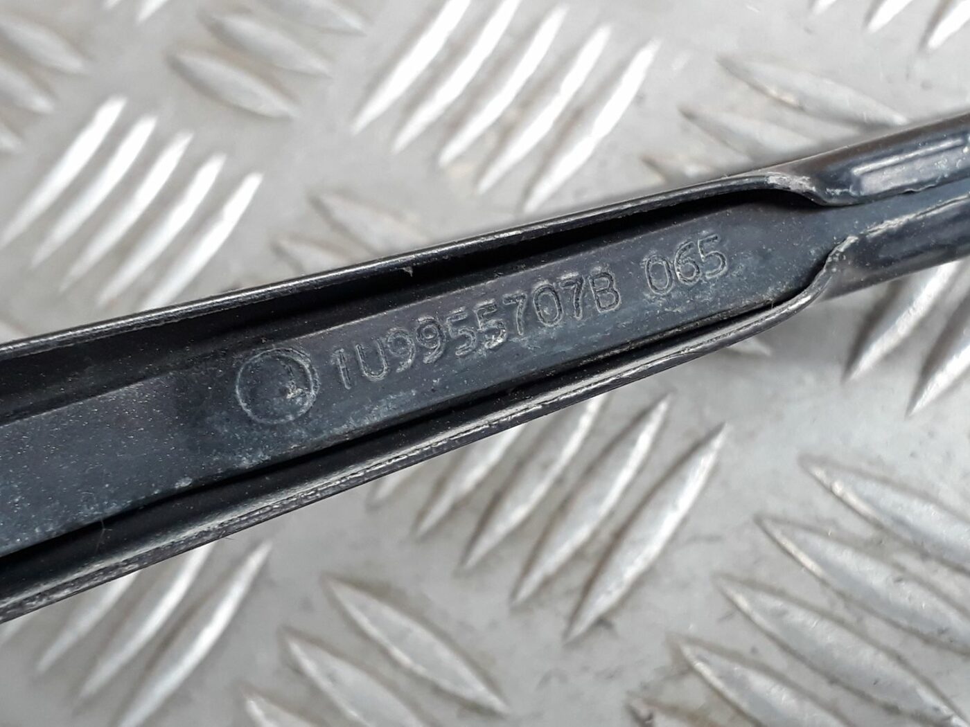 Aizmugurējā loga tīrītāja slotiņa priekš SEAT IBIZA 2005 3 Aizmugurējā loga tīrītāja slotiņa priekš SEAT IBIZA 2005