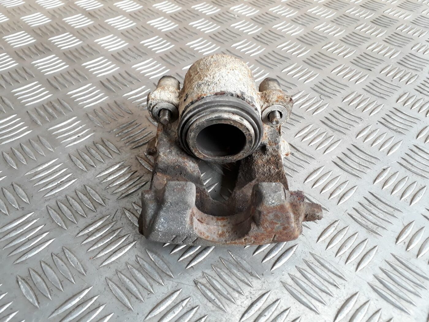 Priekšējais kreisais suports priekš SEAT IBIZA 2005 4 Priekšējais kreisais suports priekš SEAT IBIZA 2005