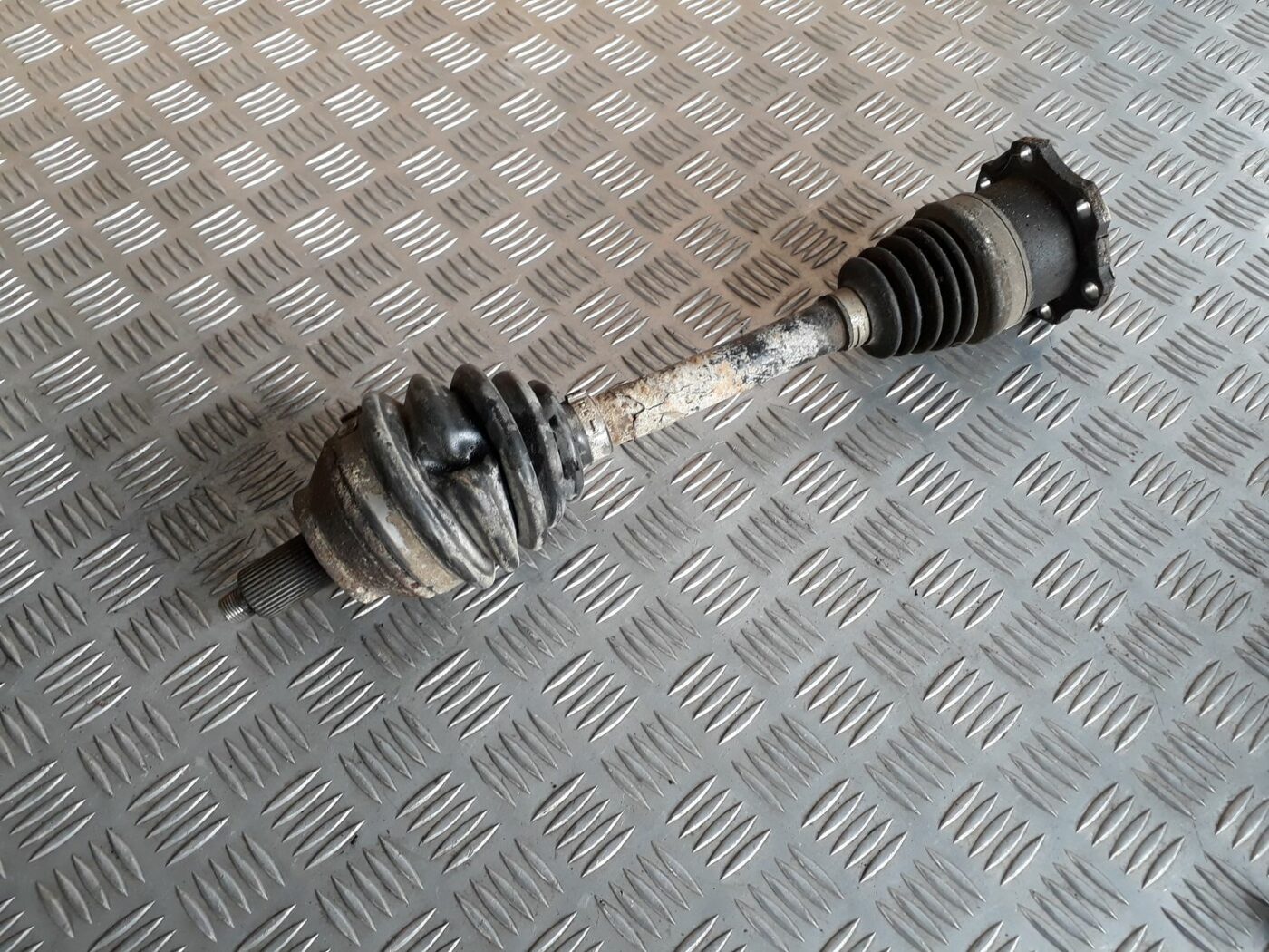 Pusass priekšējā kreisā priekš SEAT IBIZA 2005