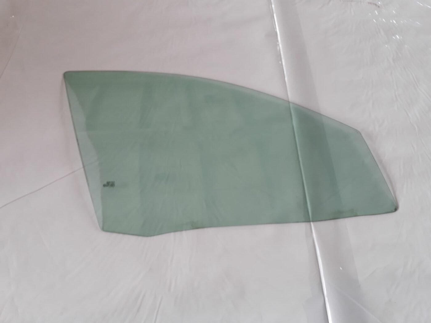 Priekšējo labo durvju stikls priekš SEAT IBIZA 2005