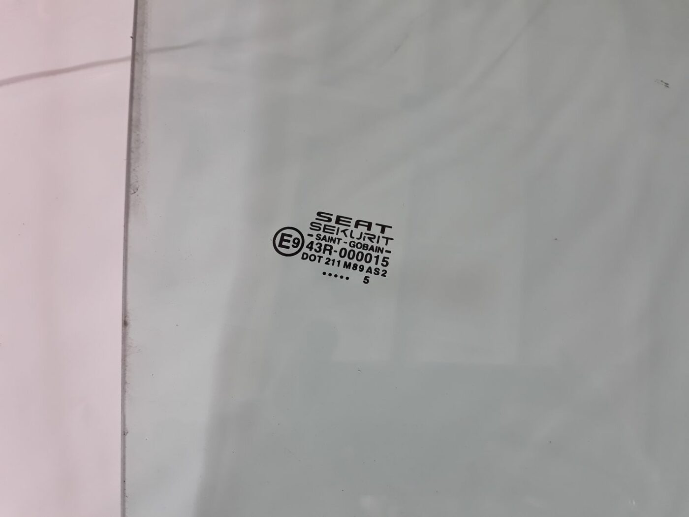 Priekšējo labo durvju stikls priekš SEAT IBIZA 2005