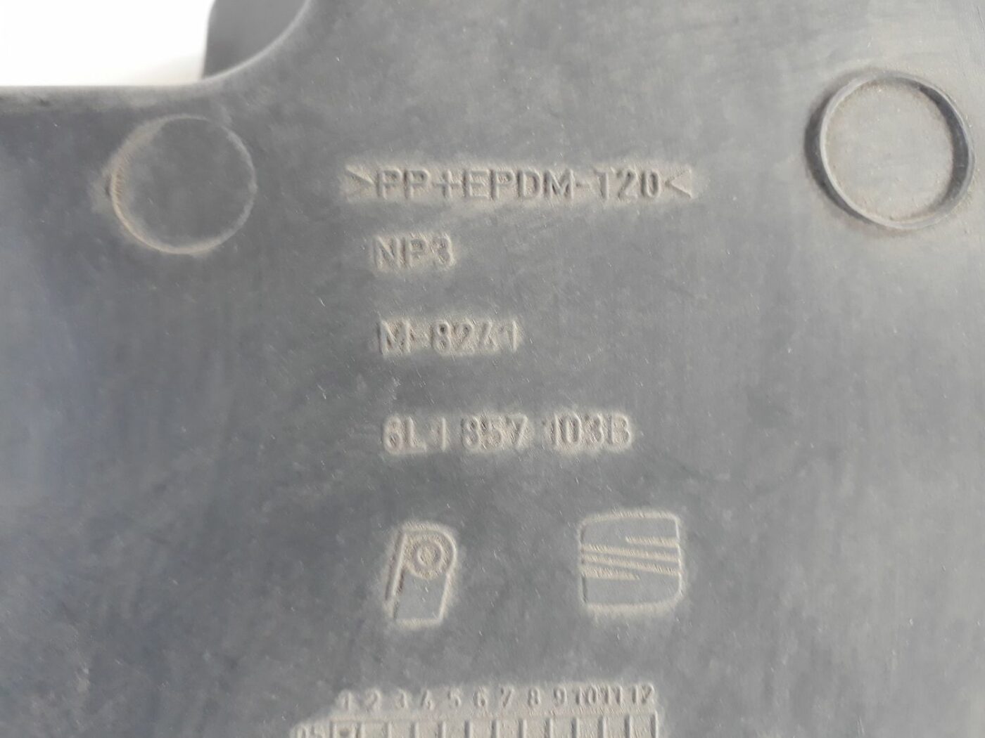 Salona plastmasa priekš SEAT IBIZA 2005