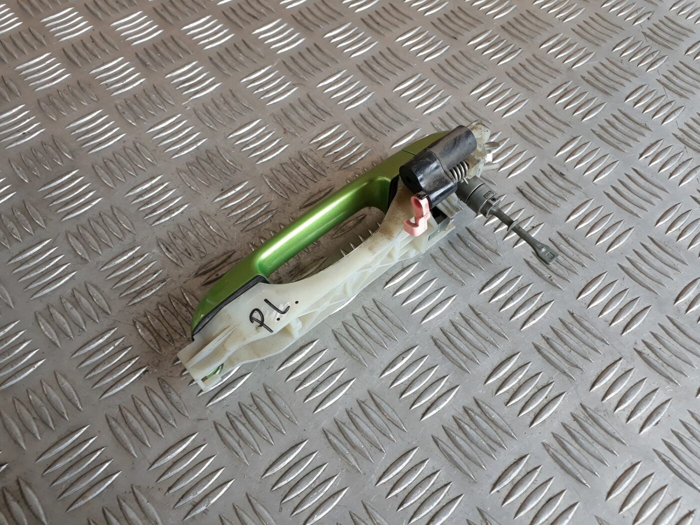 Priekšējāis labais durvju rokturis priekš HYUNDAI I20 2011