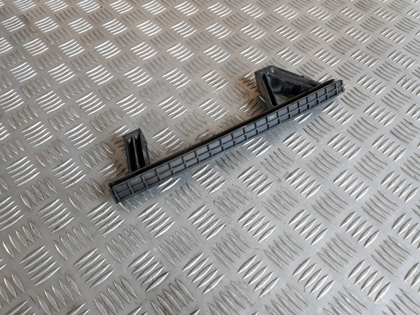 Durvju stikla vadīkla/sliede priekš HYUNDAI I20 2011 1 Durvju stikla vadīkla/sliede priekš HYUNDAI I20 2011