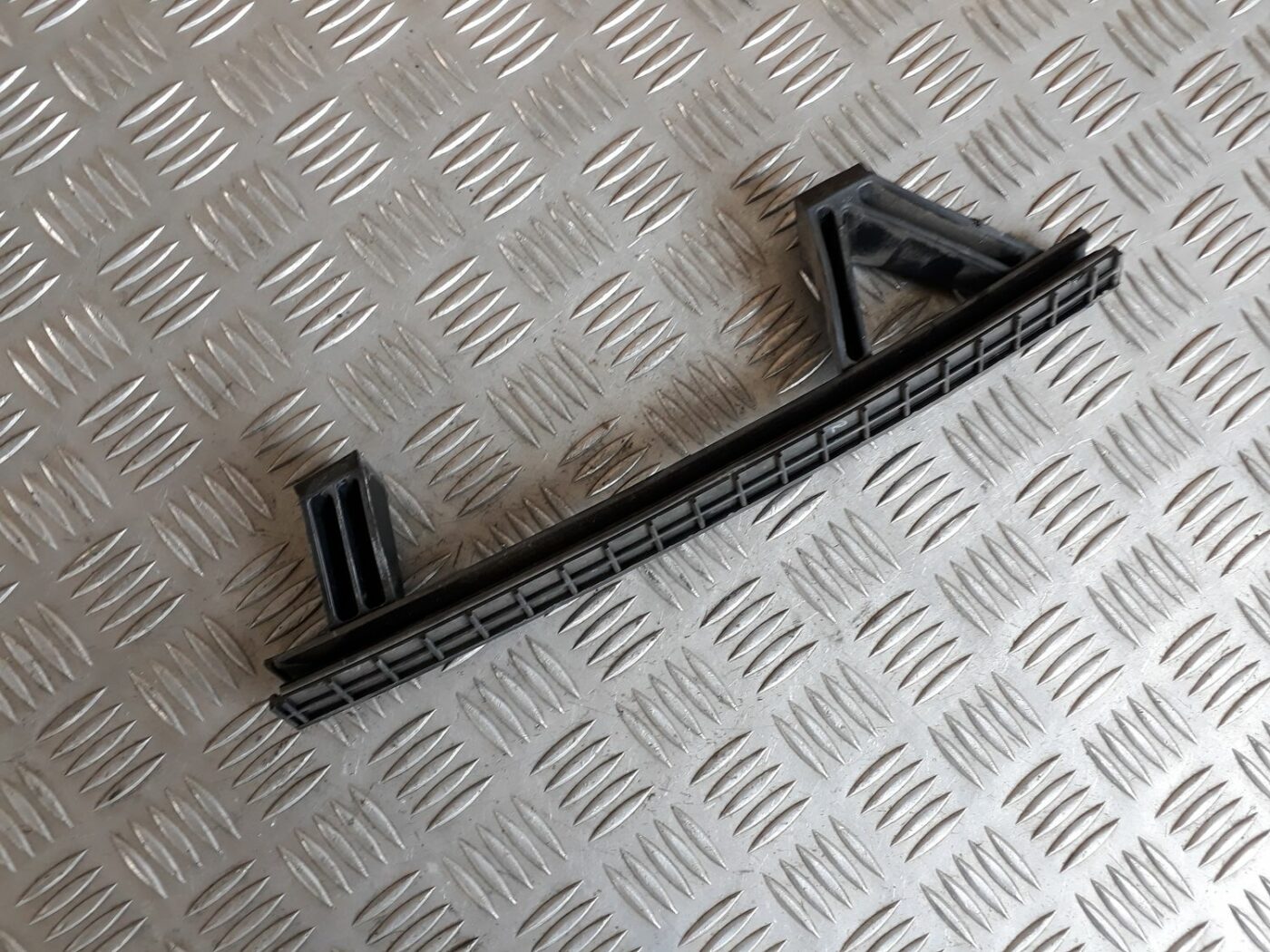 Durvju stikla vadīkla/sliede priekš HYUNDAI I20 2011 2 Durvju stikla vadīkla/sliede priekš HYUNDAI I20 2011