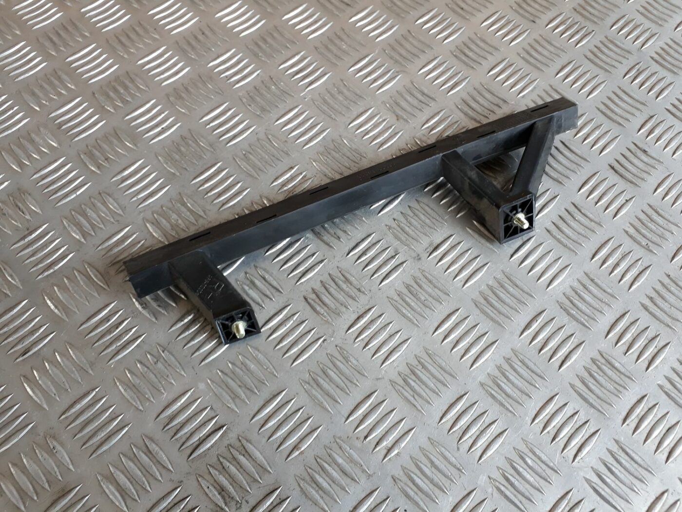 Durvju stikla vadīkla/sliede priekš HYUNDAI I20 2011 5 Durvju stikla vadīkla/sliede priekš HYUNDAI I20 2011