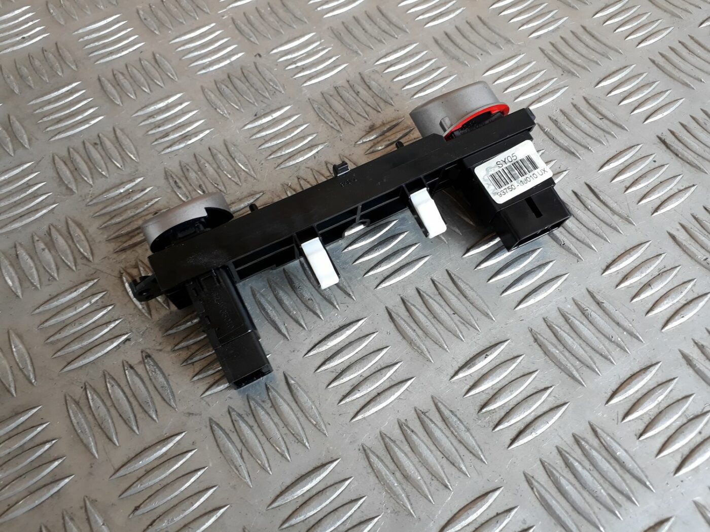 Mērinstrumentu paneļa pārslēgšanas pogas priekš HYUNDAI I20 2011 7 Mērinstrumentu paneļa pārslēgšanas pogas priekš HYUNDAI I20 2011