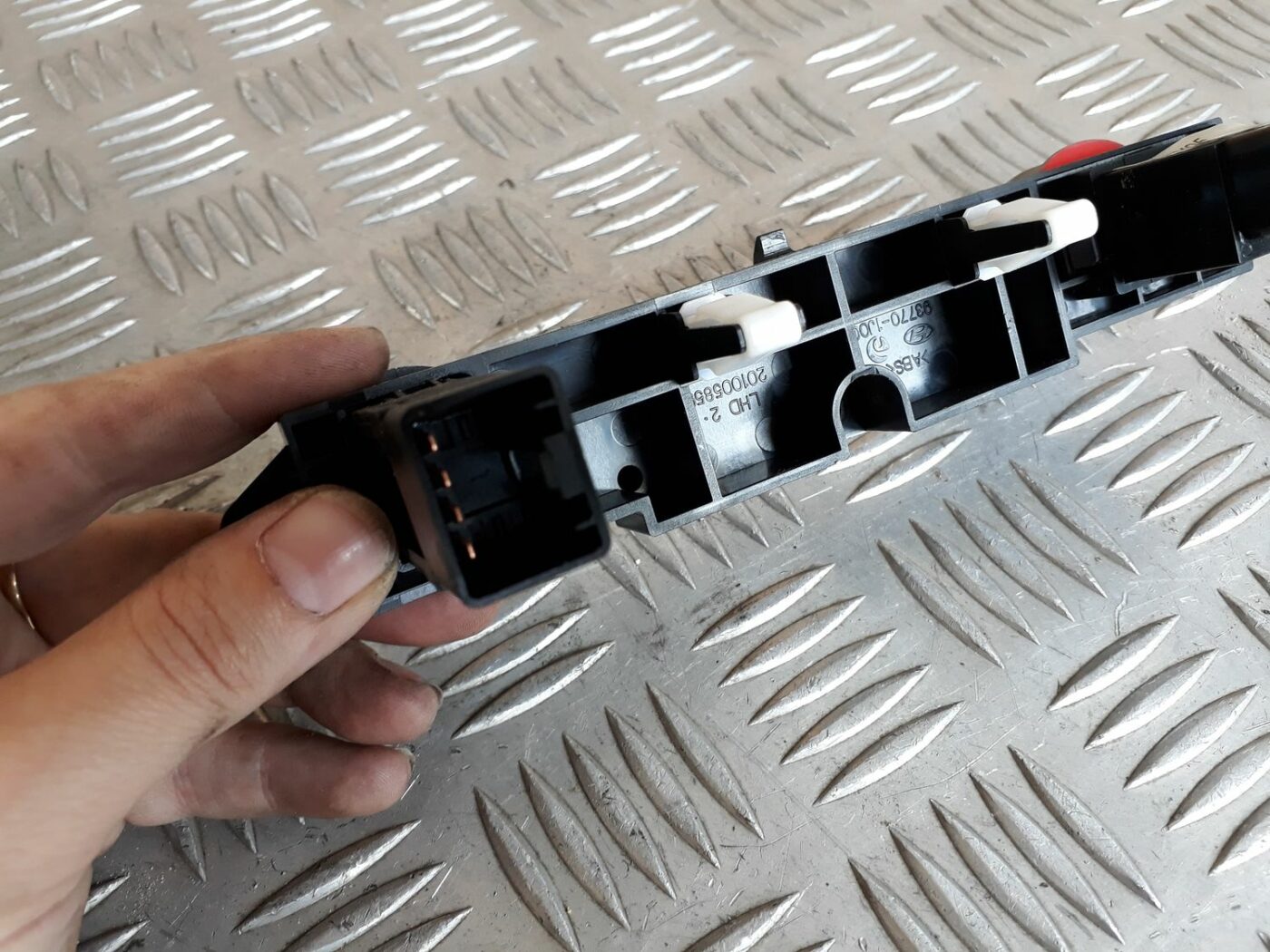 Mērinstrumentu paneļa pārslēgšanas pogas priekš HYUNDAI I20 2011 4 Mērinstrumentu paneļa pārslēgšanas pogas priekš HYUNDAI I20 2011