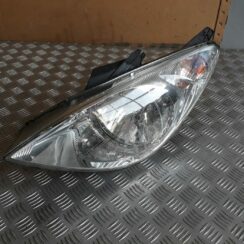 Priekšējais kreisais lukturis priekš HYUNDAI I20 2011