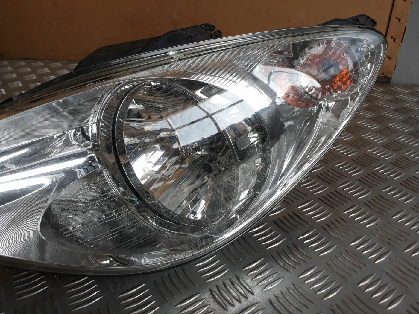 Priekšējais kreisais lukturis priekš HYUNDAI I20 2011 19 Priekšējais kreisais lukturis priekš HYUNDAI I20 2011