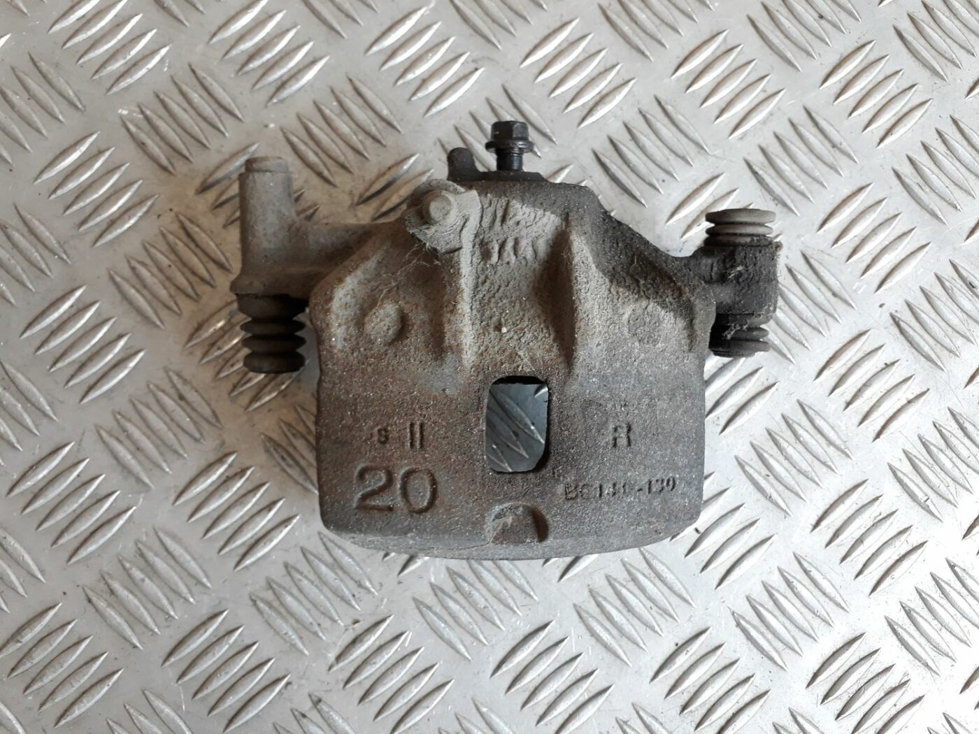 Priekšējais labais suports priekš HYUNDAI I20 2011 2 Priekšējais labais suports priekš HYUNDAI I20 2011