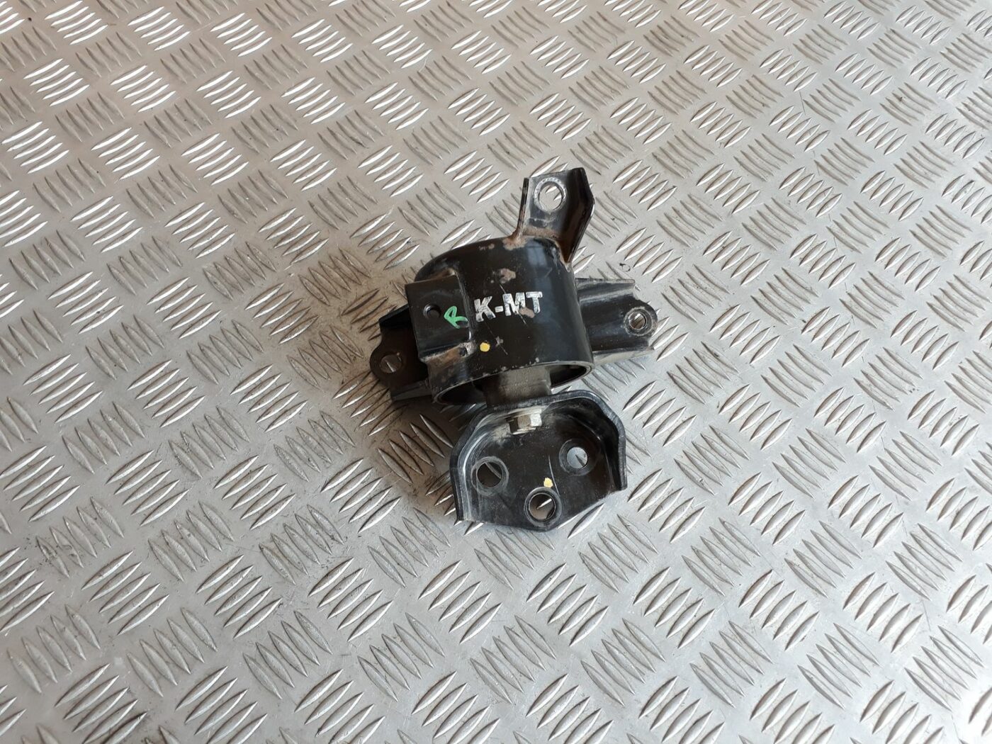 Dzinēja spilvens priekš HYUNDAI I20 2011 1 Dzinēja spilvens priekš HYUNDAI I20 2011