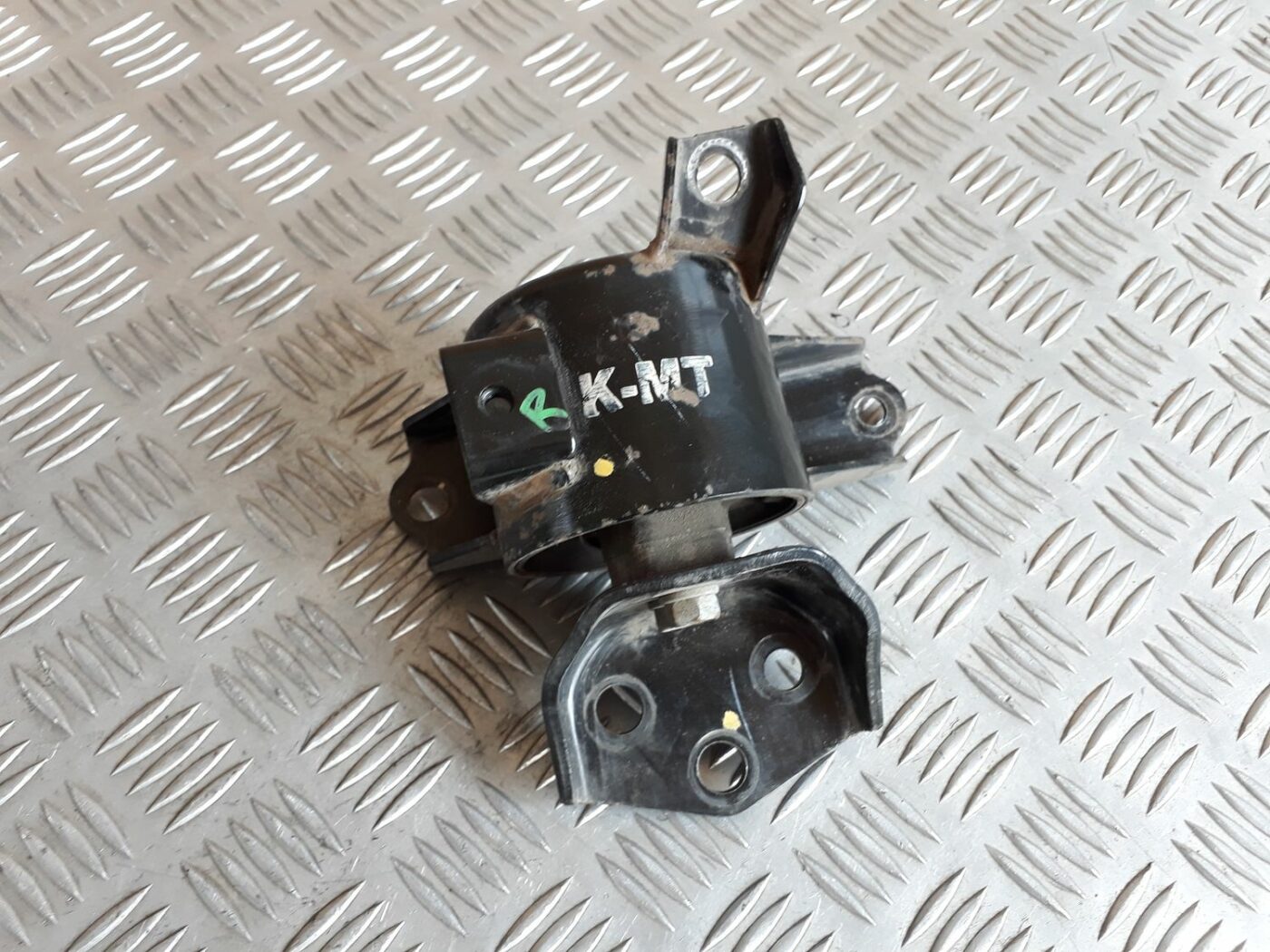 Dzinēja spilvens priekš HYUNDAI I20 2011 2 Dzinēja spilvens priekš HYUNDAI I20 2011